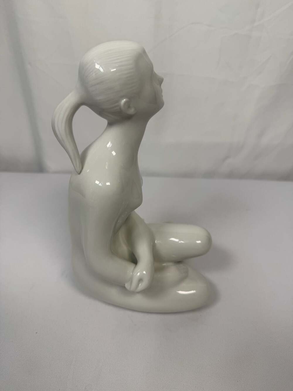 Vintage Royal Dux Czechoslovakia White Porcelain Sitting Woman Figurine - Picture 3 of 6
